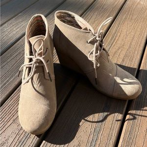 Women’s Tan Toms Wedge Ankle Bootie